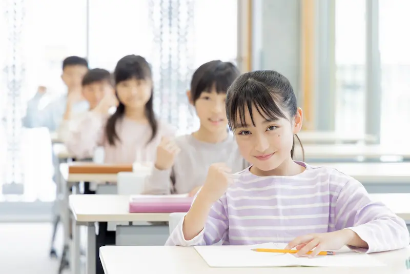 算数の教材に取り組む様子